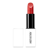 Lipstick acabado en crema Crush on Coral deja los labios con un aspecto vibrante, lleno de color, y con una cómoda sensación de suavidad e hidratación