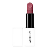 Lipstick acabado matte Lunch Date Pink deja los labios con lleno de color, y con una cómoda sensación de suavidad e hidratación